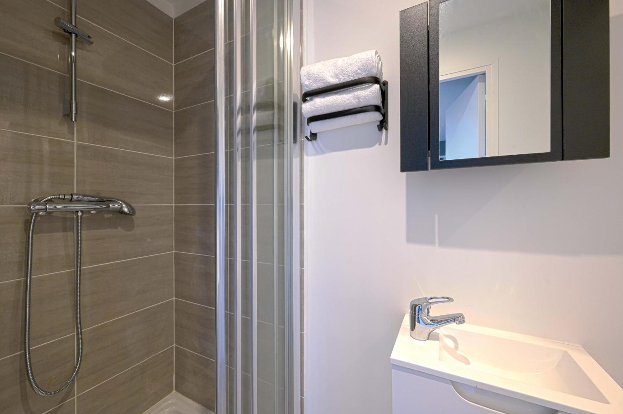 Modern Bright Apartment In Appart'Hotel Saint-Maur-des-Fossés Buitenkant foto